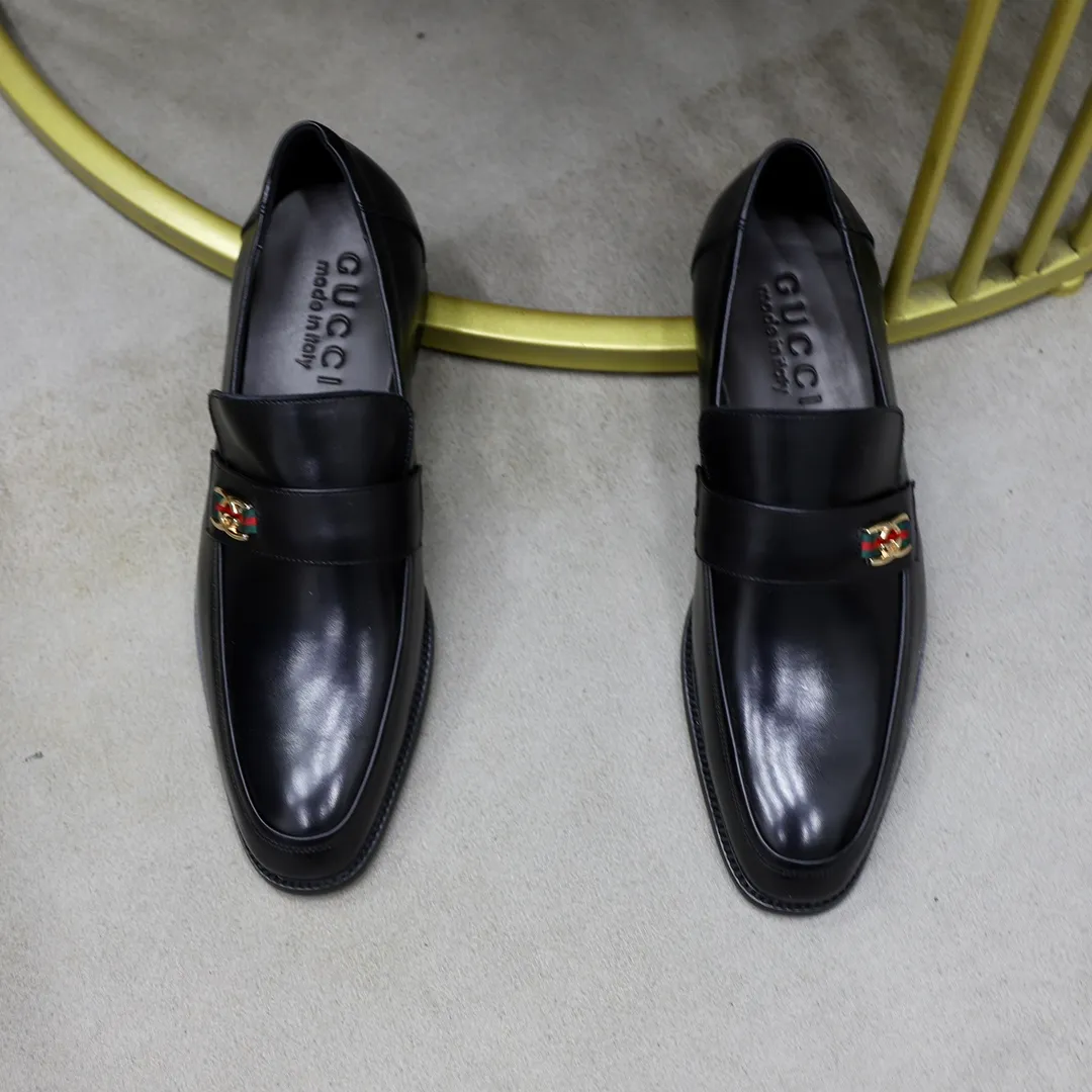 Men's shoes: 250🙅‍♂️🙅‍♂️🙅‍♂️Niuli Brand: GUCCI Size: 38-44 (45 can be customized) Level: Counter classic Material: Original soft cowhide upper Comfortable cowhide lining Original lightweight outsole Style category: Business casual footwear Driving leather shoes Color: Actual picture color